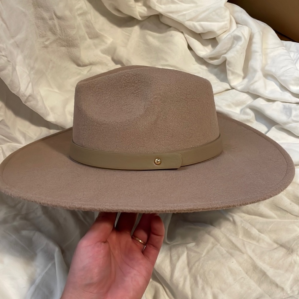 Cjla “Wren” hat in khaki- wide brimmed felt hat